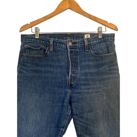 Levi's Women's High Waisted Button Fly Cropped White Oak Cone Denim Jean… - Picture 4 of 7